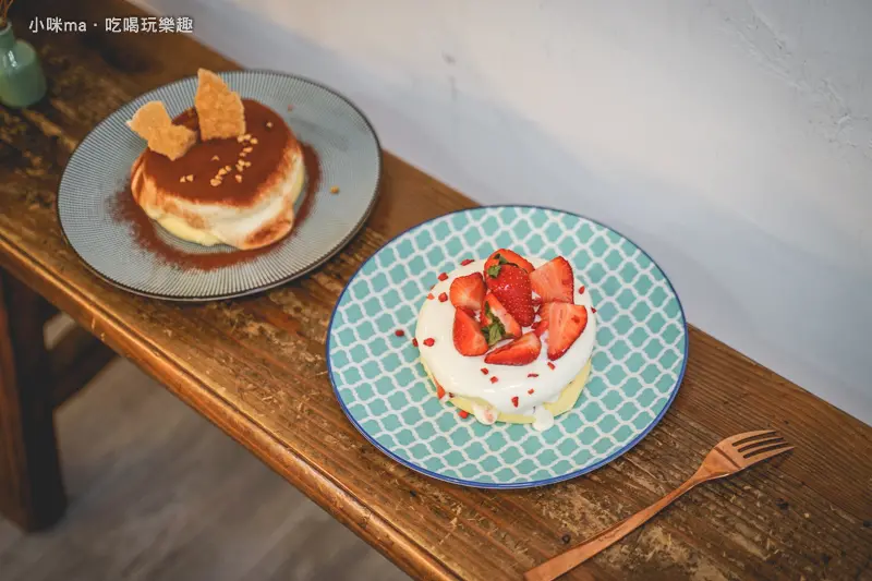 Leaf cafe ▏好吃的舒芙蕾鬆餅就在這裡 真理大學附近的溫馨咖啡店。現點現做 沒有耐心吃不到呦~。夯店山波simple對面。淡水美食 / 淡水不限時咖啡廳