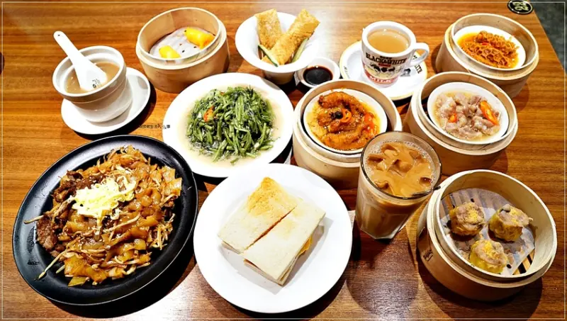 【板橋港式茶餐廳】彌敦道港式茶餐廳／板橋車站～10年老店好味道，滿$200元就送你一顆蛋塔，平日打卡按讚，就送你一杯凍檸茶唷！！