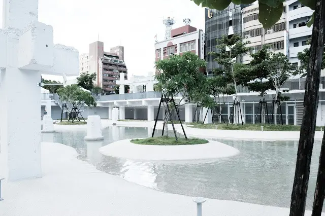 [夏，台南] 以清亮明透的歡愉覆蓋前一個寥落 - 河樂廣場