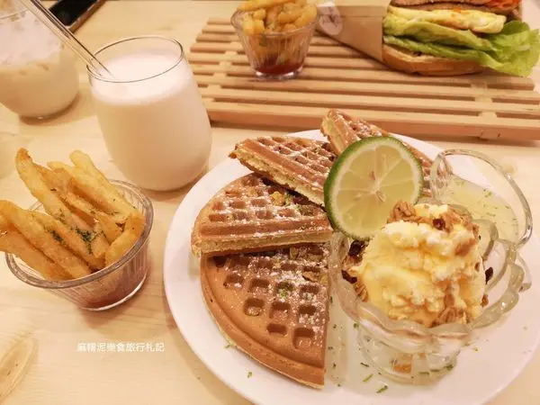 【台中 后里】后里早午餐、甜鹹鬆餅、熱壓吐司、咖啡、提供WIFI、育嬰室、寵物友善餐廳『春坂Harusaka』
