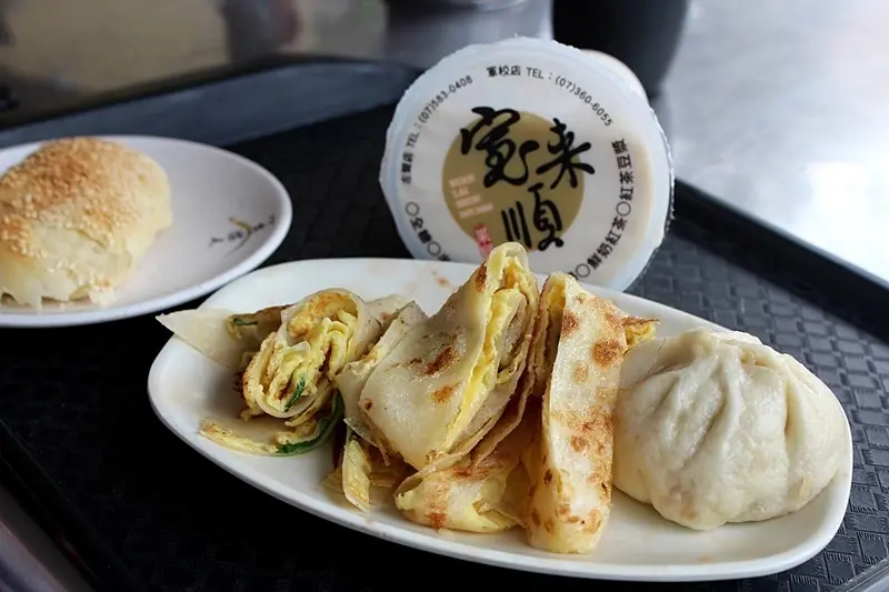 [高雄/左營區]寬來順早餐店｜左營果貿眷村美食｜在歲月裡持續發光發熱的老字號｜便宜美味的超人氣早餐｜高雄早餐