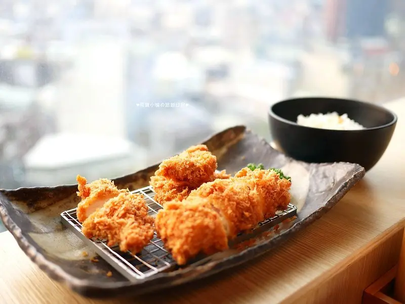 【新竹美食】新宿勝博殿(新竹晶品城店)，炸牡蠣依舊是人氣商品，可看高樓層View！文末附詳細完整菜單&季節新品菜單。(新竹定食套餐火鍋餐廳．家庭聚餐餐廳．炸豬排專賣店．豬排咖哩定食)。