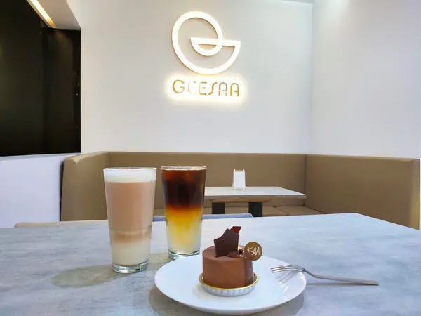 忠孝新生美食。GEESAA Café 三創概念店  智能手沖咖啡機