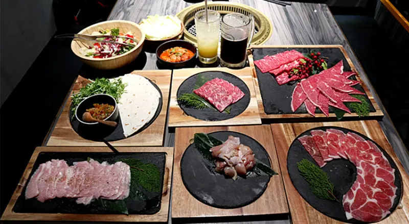 「新竹竹北燒肉推薦/新竹竹北主題餐廳推薦」【火山岩燒肉VolcanicRock】印地安風格主題餐廳，高質感肉質鮮美可口，寬敞的空間，眾多座位，適合大公司，小部門聚餐！