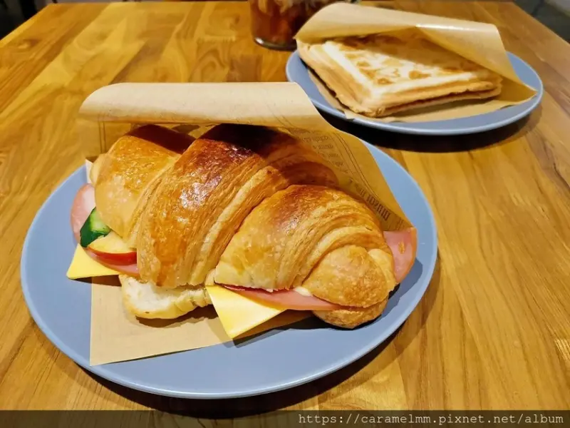 【苗栗頭份】粹咖啡 粹Coffee 頭份早午餐 頭份下午茶 頭份咖啡 貝果 三明治 熱壓吐司 輕食 不限時 提供插座 wifi 文附菜單 頭份大潤發