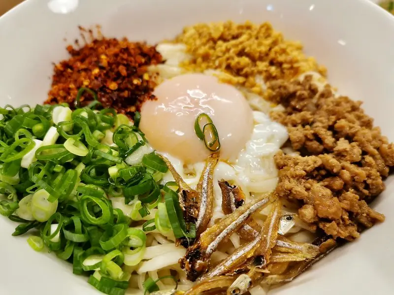 【台灣，桃園市】中壢美食，住宅區內的文青小麵店，喫糆《辣椒板麵》。