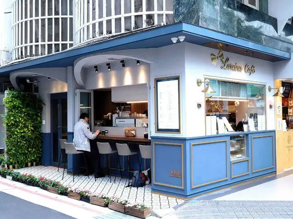 Lareina Cafe，歐洲小藍屋台北神出沒，有插座可久坐 80元起咖啡 茶 雪泥 蛋糕與鹹派