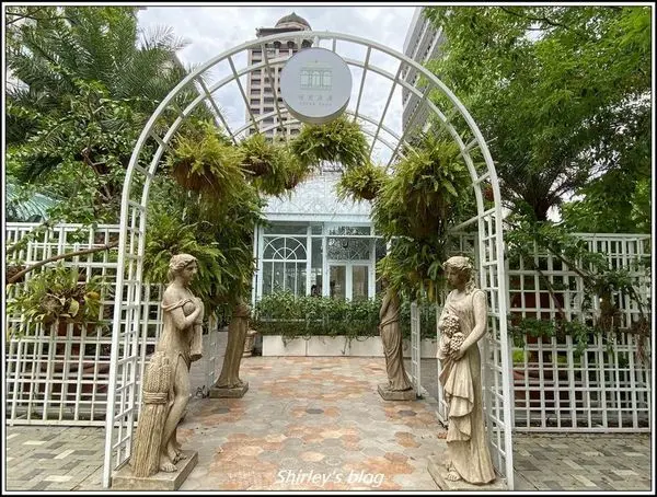 捷運劍南路站．極度浪漫Super XOXO