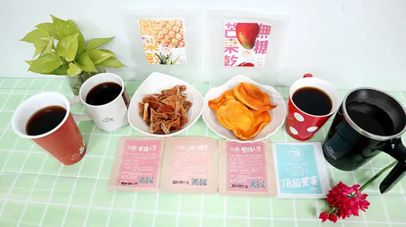「團購伴手禮」【滴樂食】自產自銷天然果乾，鳳梨乾+芒果乾+幸福人生濾掛咖啡+上班小確幸濾掛咖啡+堅持人生濾掛咖啡+頂級饗宴濾掛咖啡，生活不單調！