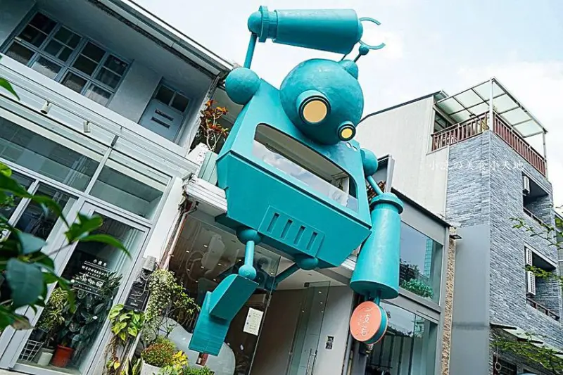 號外！巨大的機器人入侵地球了！超可愛氣泡飲專賣店，清涼又解渴~