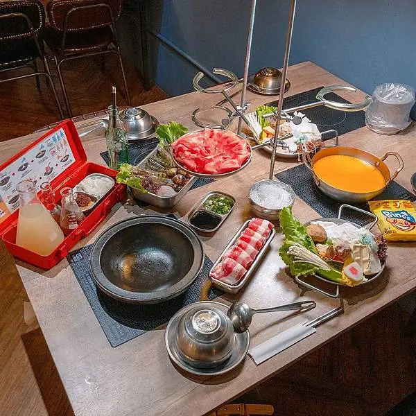 高CP值、平價西門火鍋，各種單身鍋一人也可以吃 | 【台北市萬華區-西門町站】食焱廠創意鍋物