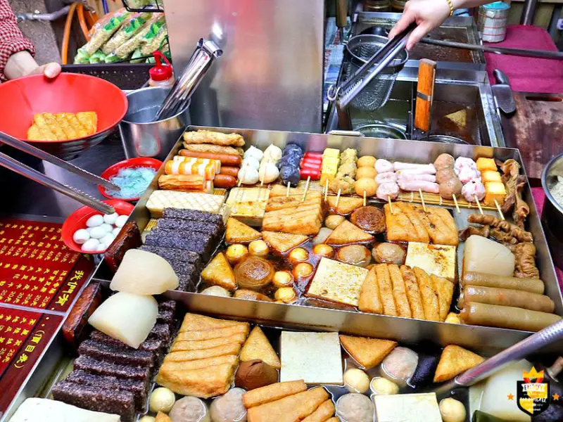 台南麻辣燙／獨家麻辣湯底x關東煮／麻辣鴨血豆腐每日限量／一開店就有客人上門／客製化辣度貼心服務／在地人晚餐宵夜最佳選擇／食材種類選擇多