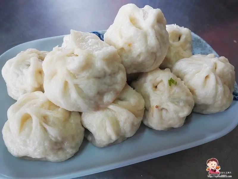 龍岡圖書館附近的手工現包的小籠包，小鳥胃千萬別輕易嘗試，很容易點一餐變成吃兩餐