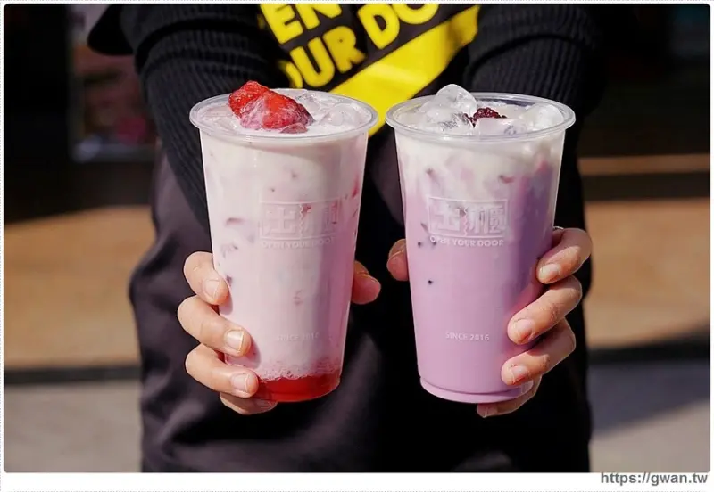出櫃期間限定草莓、桑葚芝士厚奶蓋來囉 ！還有茶奶蓋一杯竟然不用30元