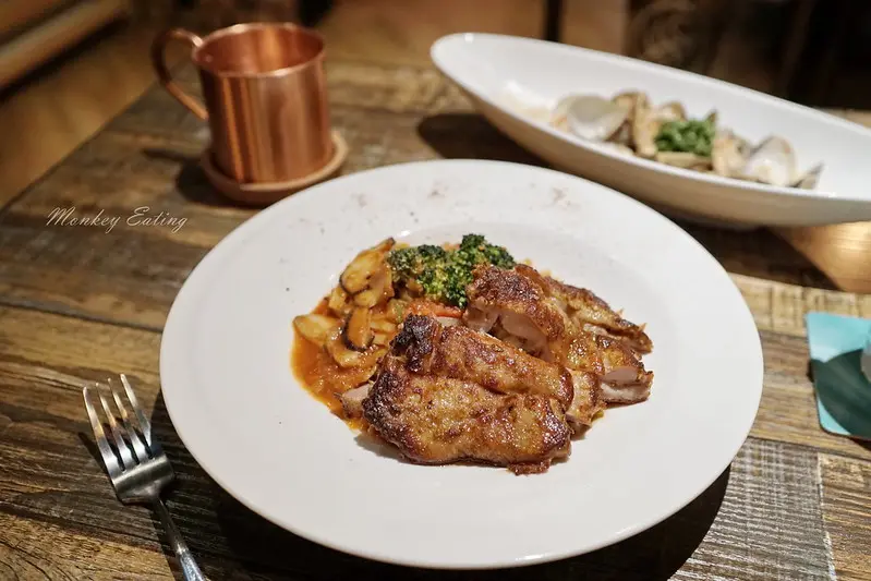 【台中西區】沐皇DinnerBar｜勤美綠園道巷弄輕工業風餐酒館，義式料理與調酒的放鬆空間