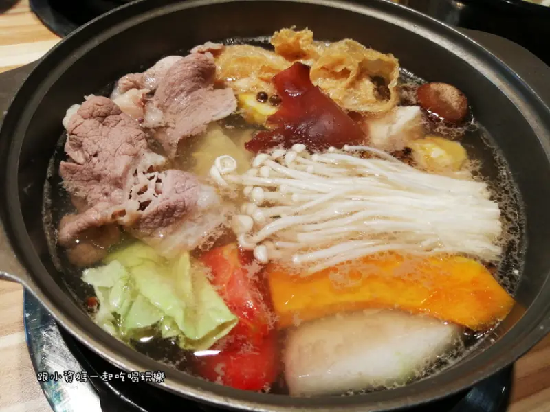 【新北市永和美食記】饗食鍋 超澎湃的平價小火鍋 冰淇淋 冰沙 爆米花 飲料無限吃 鄰近仁愛公園 樂華夜市