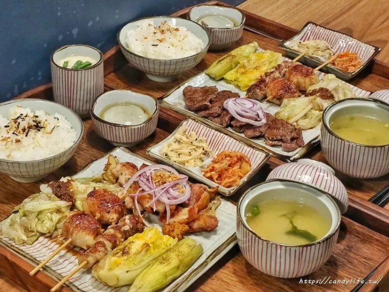 豐原IN89豪華影城美食推薦！暖暖鍋物，鐵板串燒，香甜蜜果茶通通吃的到，還有日本神社鳥居造景～