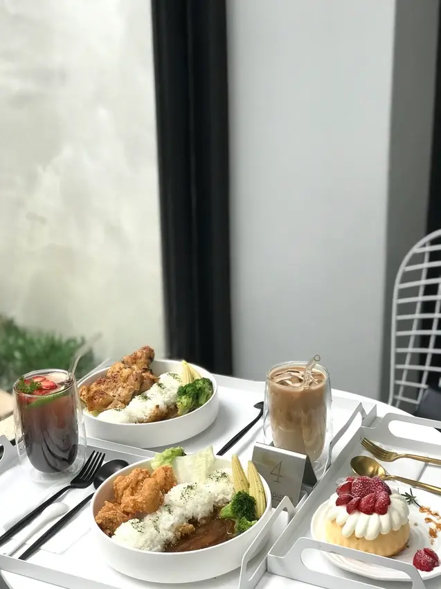 吃爆彰化美食｜有片森林 純白極簡走質感路線的建築 用植栽裝飾不顯單調