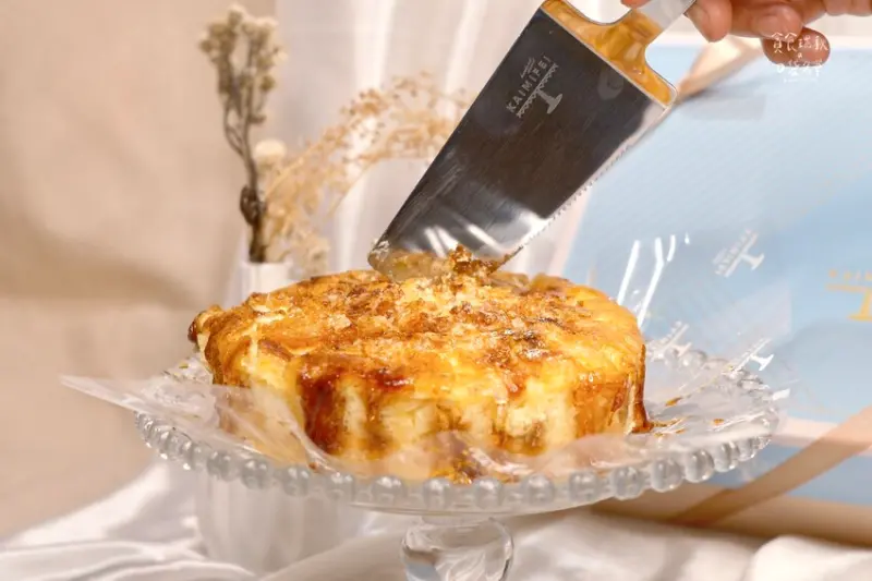 宅配美食｜薄脆焦糖佈滿口感細緻乳酪，甜蜜口感交織於口中！敲敲