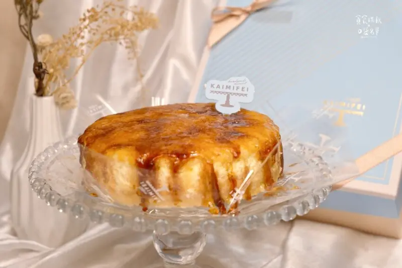 宅配美食｜薄脆焦糖佈滿口感細緻乳酪，甜蜜口感交織於口中！敲敲