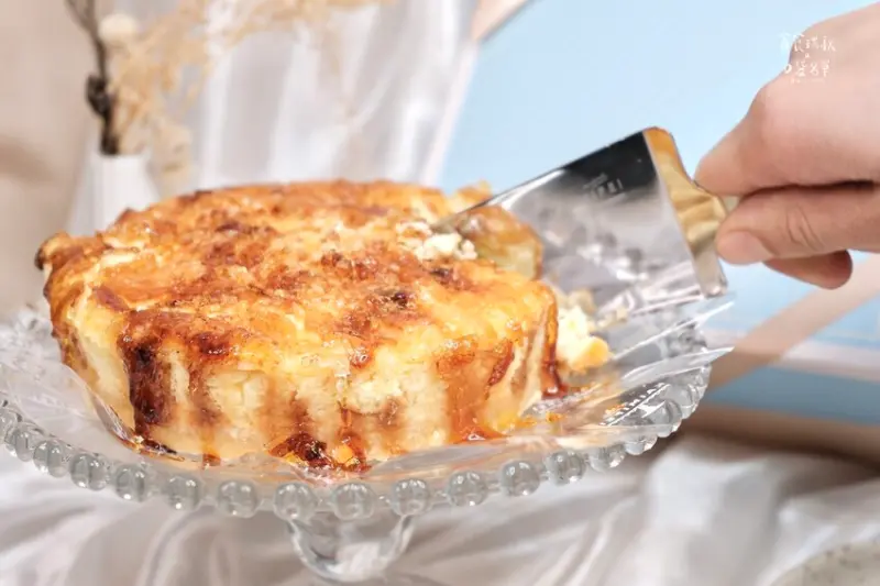 宅配美食｜薄脆焦糖佈滿口感細緻乳酪，甜蜜口感交織於口中！敲敲