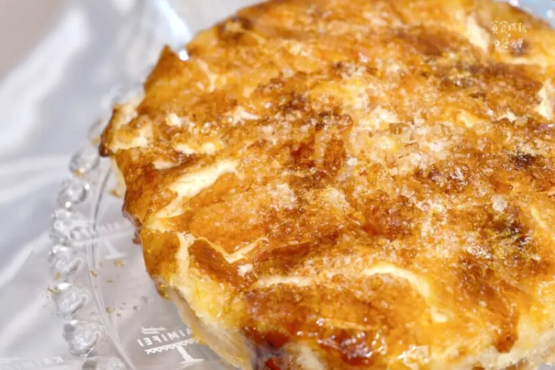 宅配美食｜薄脆焦糖佈滿口感細緻乳酪，甜蜜口感交織於口中！敲敲