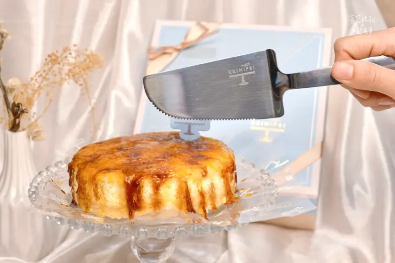 宅配美食｜薄脆焦糖佈滿口感細緻乳酪，甜蜜口感交織於口中！敲敲