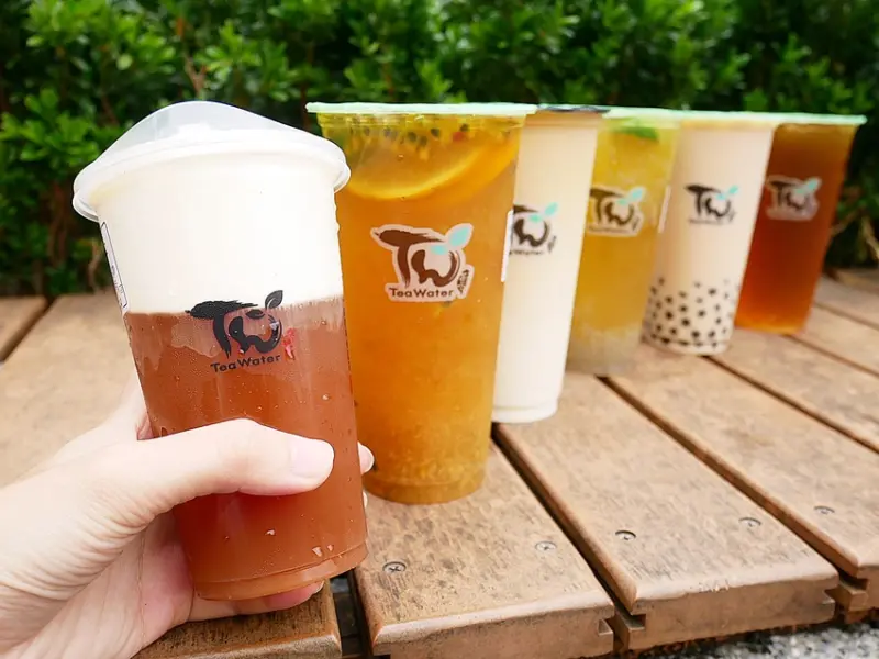 TeaWater-台北西門手搖杯推薦，頭一次在奶蓋上看到滿滿香草籽，直接下重本! 口感系的金桔小紫蘇也讓人愛不釋手