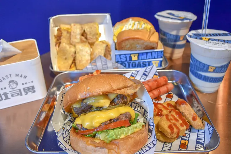 【台中早午餐-吐司男TOASTMAN】極具特色特製布里歐修吐司、漢堡、蛋餅，大份量平價早午餐