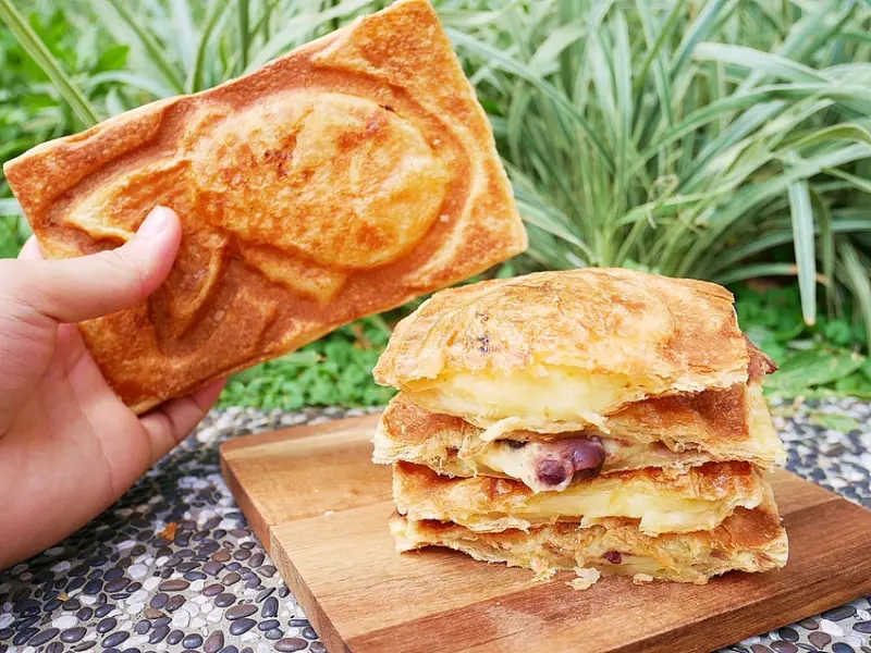 鯛可頌-台北特色逛街小吃，酥脆版爆漿鯛魚燒，每種口味咬下都滿滿內餡，外酥內濕潤超耐吃，冷熱有不同風貌，不定期還會推出限定口味