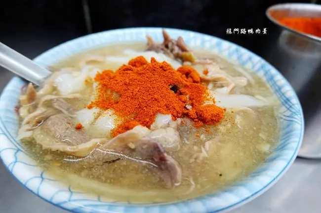 三重超人氣美食鴨肉焿 ▶ 北港龍門生炒鴨肉焿 ▶ 三重老字號鴨肉焿 三重龍門路美食、鋼管鴨肉焿 無人不知的三重排隊美食!