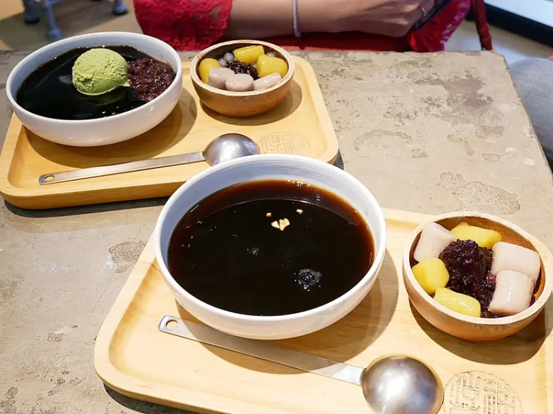 八時神仙草-台中仙草冰、燒仙草推薦，堅持古早煮法不加鹼，用餐環境被仙草香氣包圍，有點幸福!