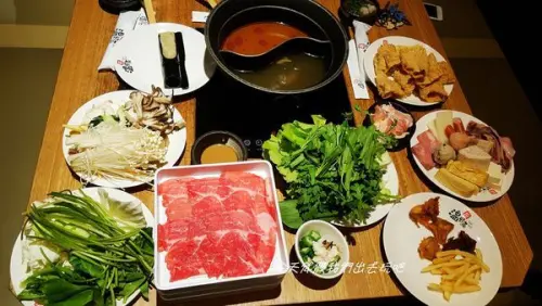 温野菜日本涮涮鍋專門店Taiwan On-Yasai。火鍋吃到飽。肉品無限續/蔬菜無限吃/秀泰站前店