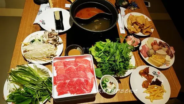 温野菜日本涮涮鍋專門店Taiwan On-Yasai。火鍋吃到飽。肉品無限續/蔬菜無限吃/秀泰站前店
