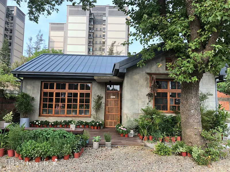 新竹一日遊●林記冬粉鴨、Glow cafe早午餐、玫瑰色二手書、將軍村逛市集 @跟著Julie一起走吧