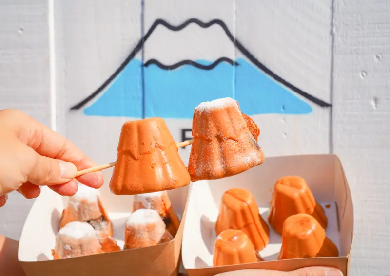 [高雄雞蛋糕推薦]Mr. FUJI 富士先生雞蛋糕-假日限定~超療癒富士山造型雞蛋糕!爆紅排隊駁二美食 - 美食好芃友