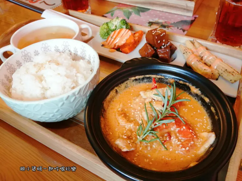 【苗栗大湖美食記】Daisy Café 鄰近大湖酒莊 鄉村風咖啡廳 價格親民 環境舒適 下午茶 草莓特色餐 甜點 飲料 鬆餅皆有賣