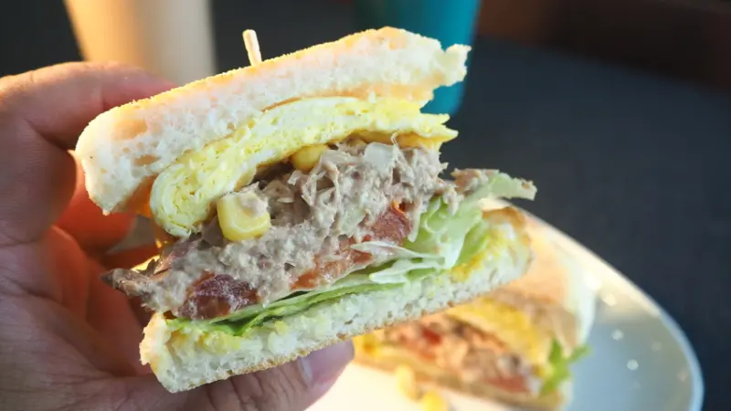 左咖啡 新開幕 麵包多樣化選擇 寵物友善並有插座 挑戰鹽埕最美早午餐 三明治清爽無負擔