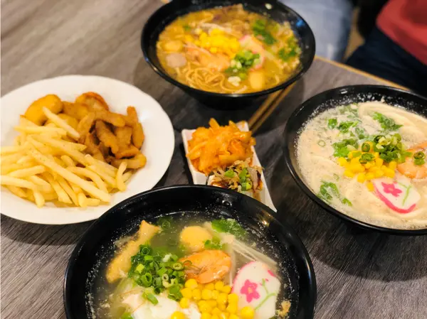 【台北美食￭中山區】伊府軒 鍋燒專賣店 x 巷弄平價推薦美食！六種鍋燒湯頭任君選，五種飯麵主食自由配║ 台北美食、中山區美食、鍋燒麵推薦