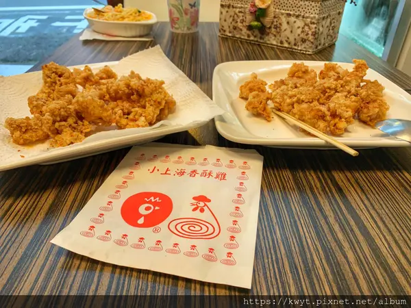 【台南。美食】小上海香酥雞成功店。百元GET兩包裝好裝滿的香酥雞，堅持現點現炸，真材實料超新鮮｜附菜單