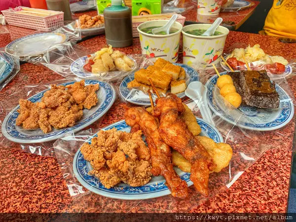 【台南。美食】傅家蚵嗲。在地人推薦美食，食材爆量的豬血湯，香味四溢的豆乳雞翅、雞肉，仁壽宮參拜完順便吃一波｜附菜單