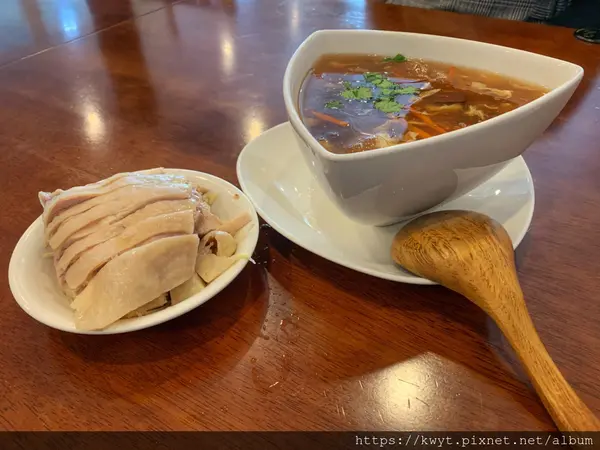 【南投。美食】集集北方麵食館。各式大份量的小點，料多味美超大碗的酸辣湯，親民的價格，來集集玩耍順路吃一波｜附菜單Menu