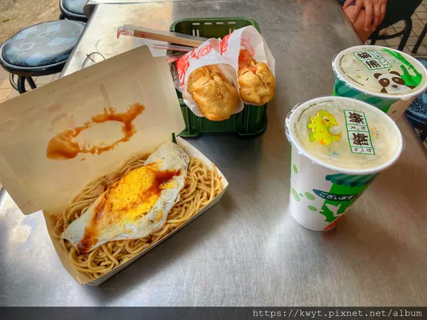 【南投。美食】埔里清寶鹹油條總店。埔里必吃美食，早餐來一份鹹油條，自由選擇加蛋、加熱狗，外酥內軟94讚｜附菜單Menu、分店資訊