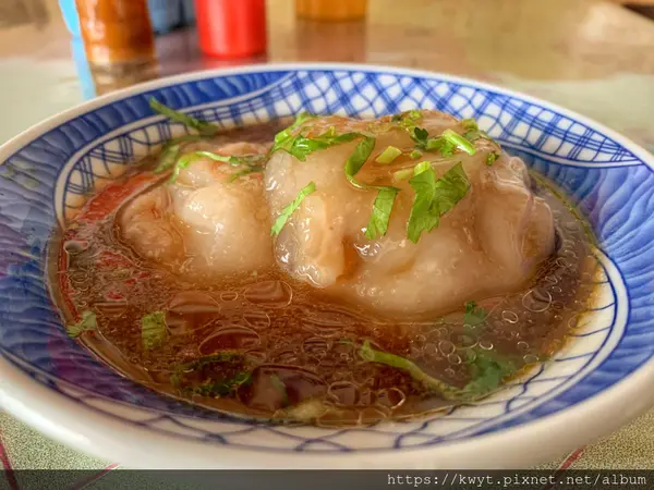 【高雄。美食】屏東肉圓。在地美食，堅持每日現做的肉圓，用蒸的肉圓少了油膩，多了香氣｜附菜單