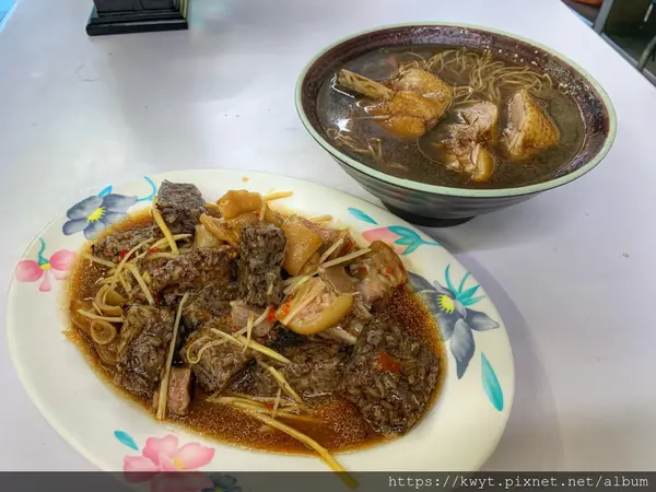 【高雄。美食】洪家當歸鴨。旗山在地美食，飄香超過60年的好味道，必點當歸鴨麵線加拌鴨血