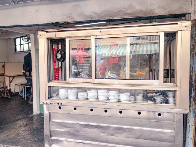 【苗栗 通霄】東益肉圓👉隱身市場內的軟Q肉圓，只賣肉圓和肉羹，在地人激推的好味道，一次吃兩顆是基本！！