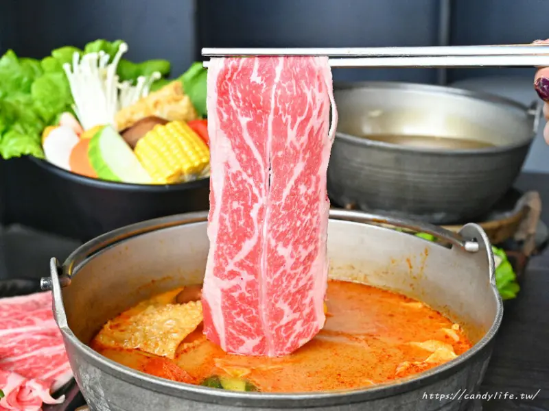 一葉知秋汕頭極緻小火鍋｜台中個人小火鍋8種湯頭任你選，內用還享飲料、時蔬、冰沙、白飯吃到飽～