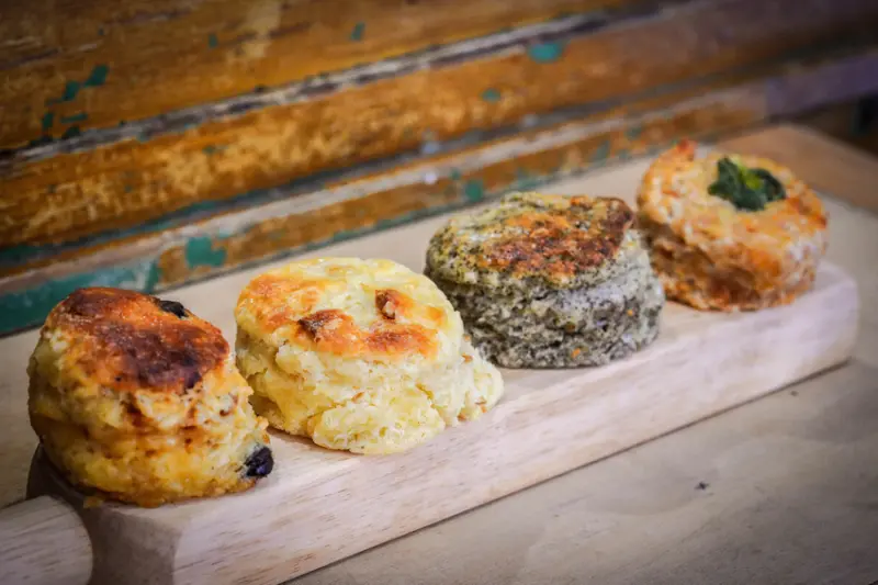 台北司康專賣Sconeholic x魔王 台北大同區 早餐店往二樓走上去 才是司康店 青蔥肉絲司康 伯爵茶司康 經典原味 中山站咖啡廳 中山站美食 捷運中山站 內文有店家資訊