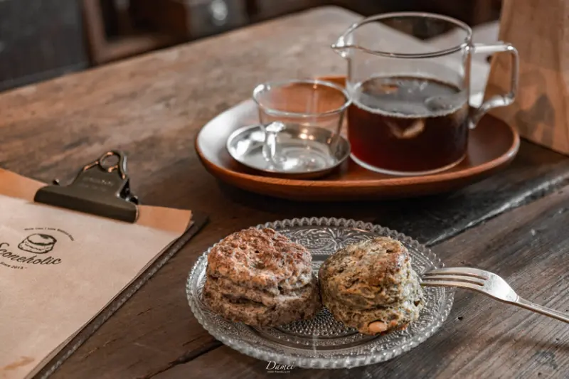 一份司康、一杯手沖，還有老傢俱們-Sconeholic