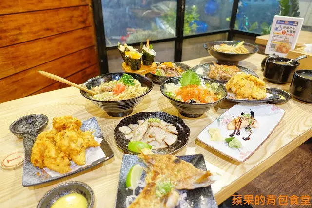 新竹北區 - 花沺すし日式料理 美味親民日本料理 牛肉丼飯滑嫩微甜 鮮甜炙燒握壽司 鮭魚親子丼油脂香海味濃 一訪再訪的首選餐廳
